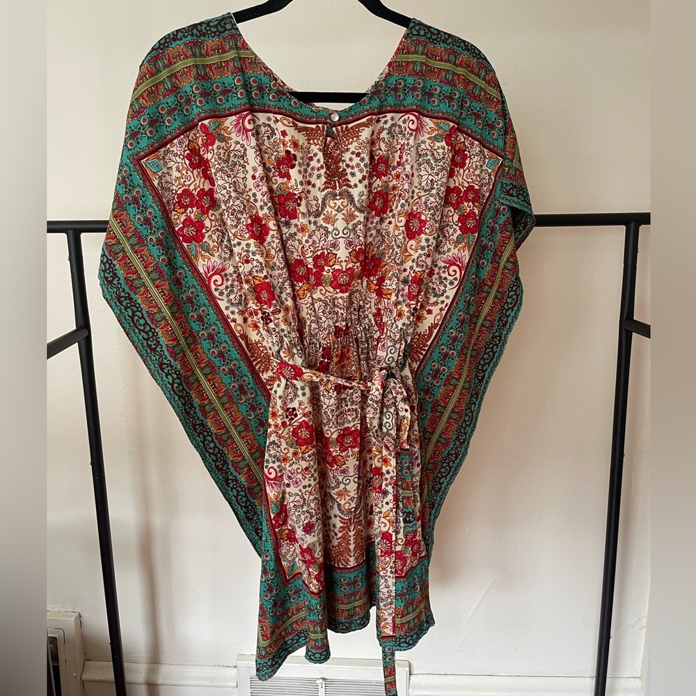 %100 silk flowy dress😍
